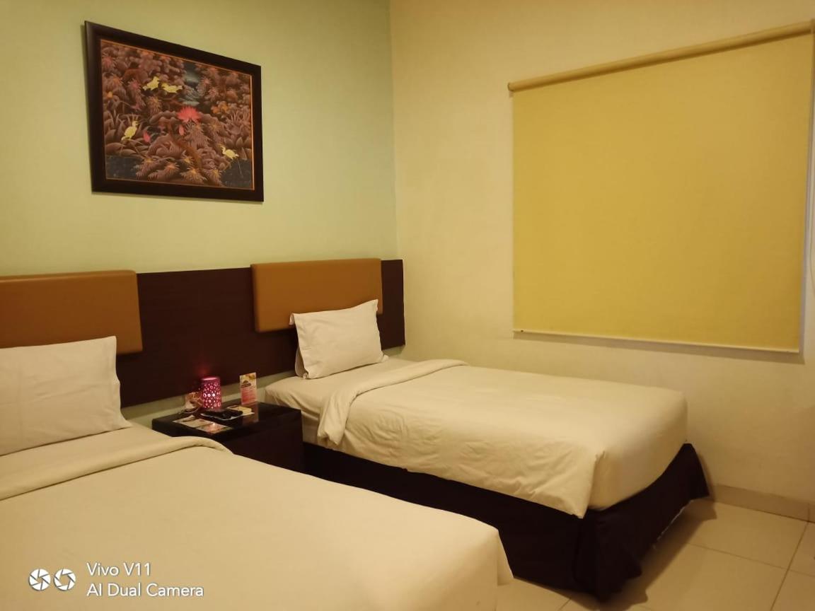 Standard, Twin Beds