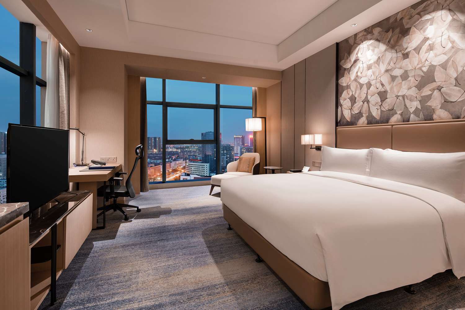 Room, King Bed, High Floor, Corner