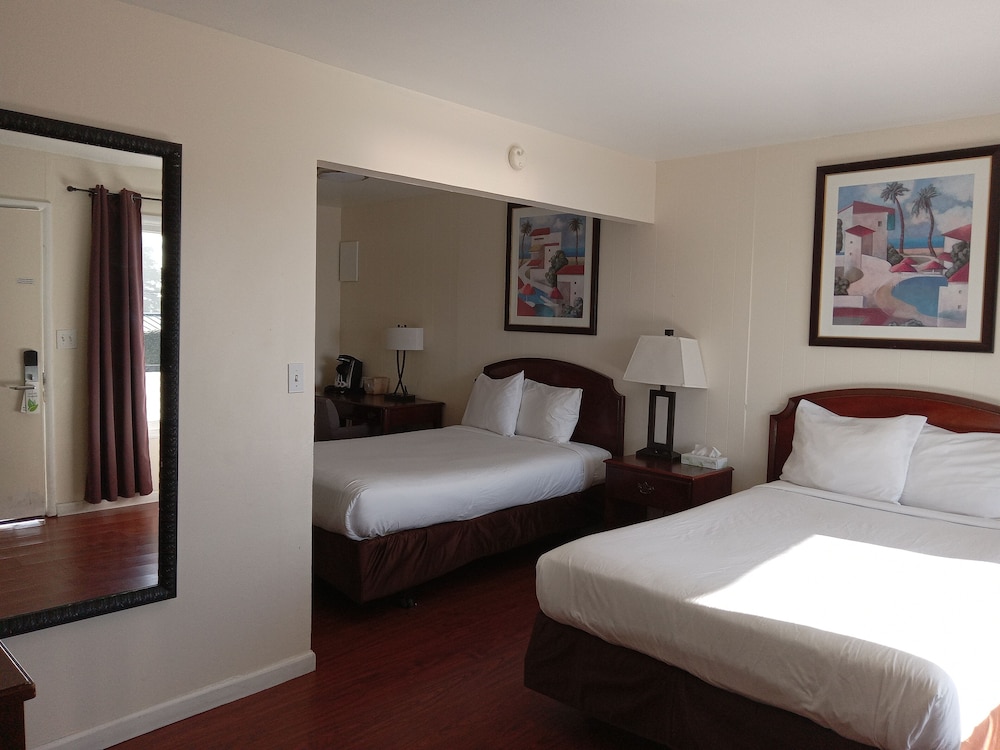 Blue Coast Inn and Suites 7/41