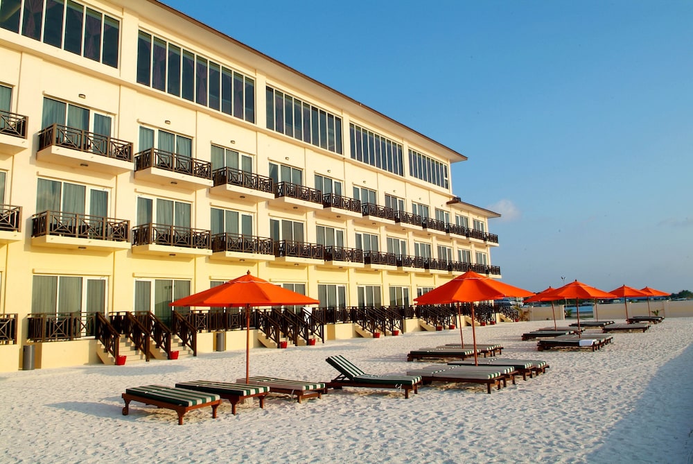 HULHULE ISLAND HOTEL 6/55