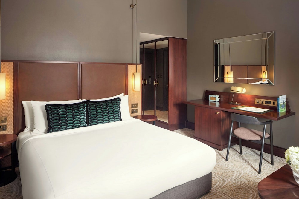DELUXE, HOUSE, KING BED