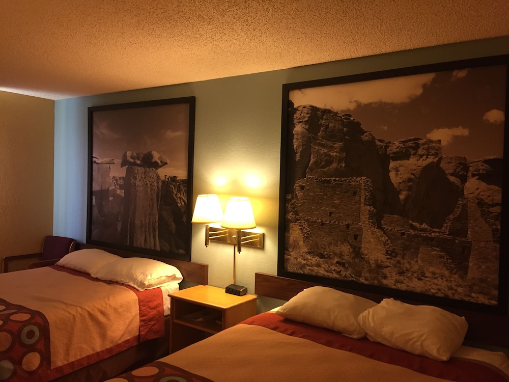 Super 8 By Wyndham Raton 14/25