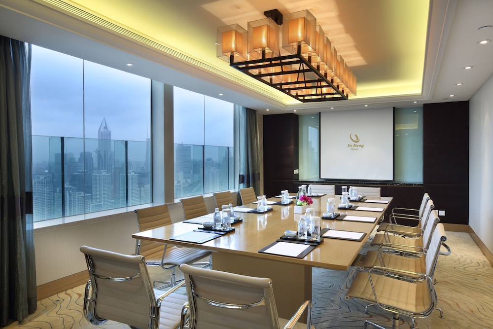 Jin Jiang Tower Hotel 59/63
