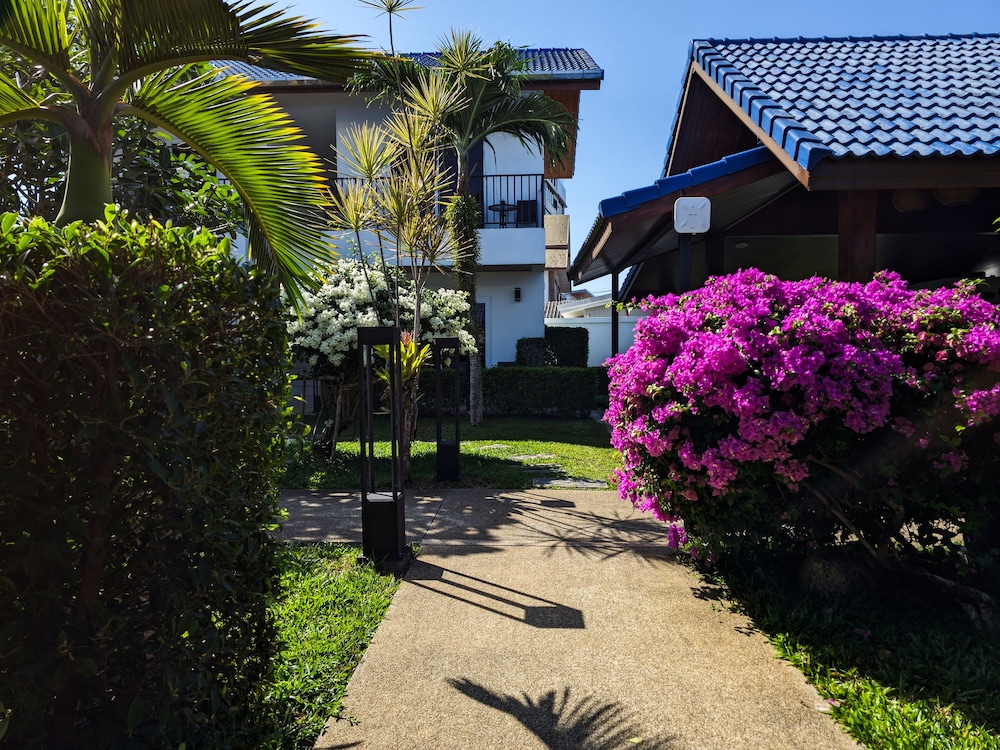 Phuket Airport Hotel 71/74