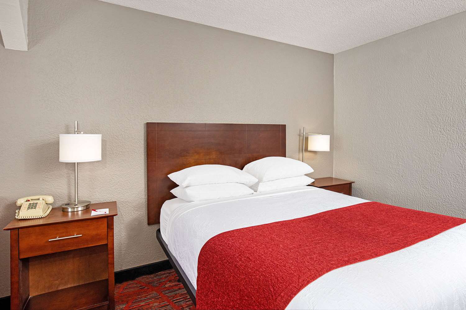 Ramada By Wyndham Bowling Green 24/45