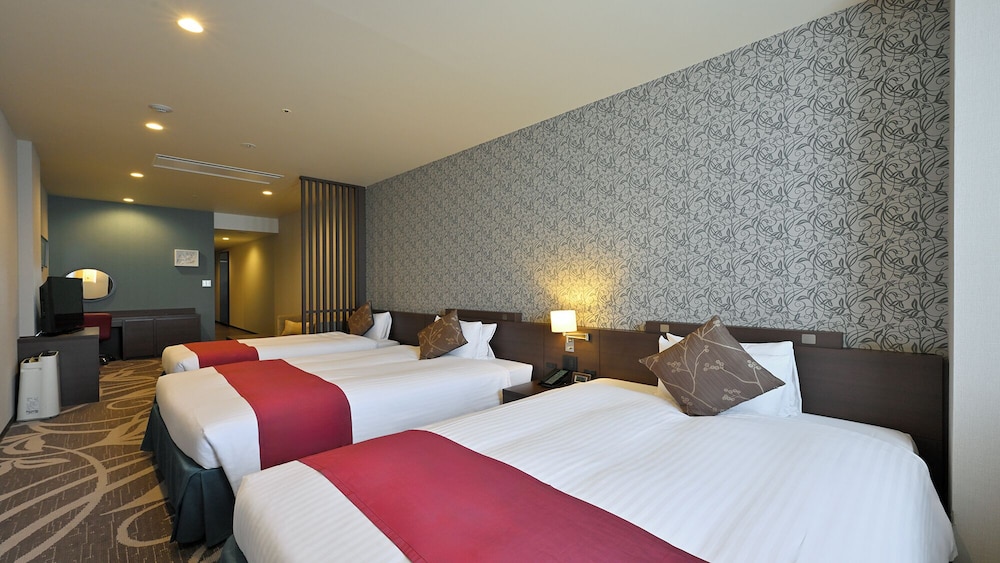 Deluxe, Twin Beds, 1 Single and 2 Double Beds, 3 Beds, with Extra Bed