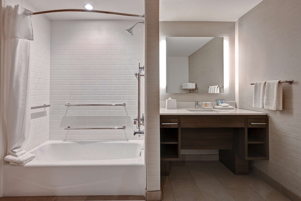 Home2 Suites By Hilton Anaheim Resort 15/45