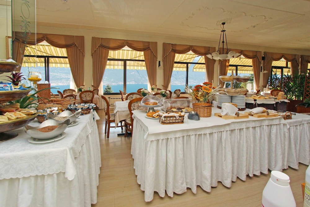 Village Hotel Lucia 38/50