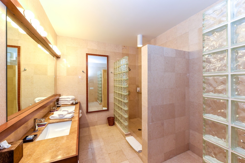Las Verandas Hotel And Villas 36/73