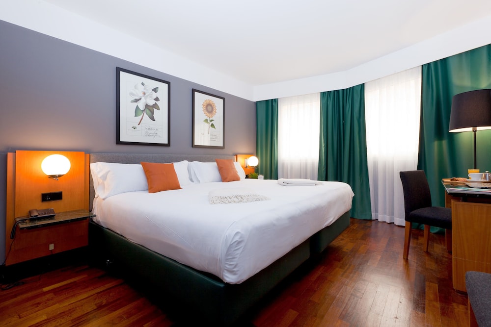 Hotel Malcom Barret 8/69