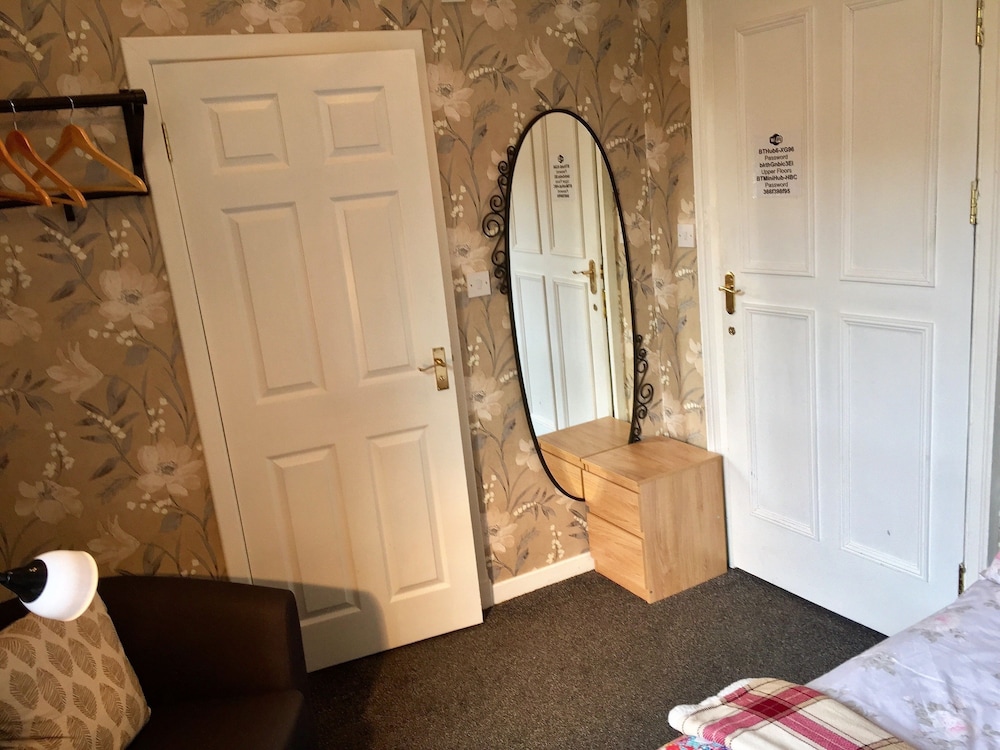 16 PILRIG GUEST HOUSE 34/60