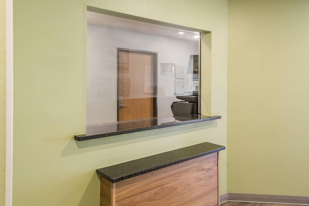 WoodSpring Suites Houston La Porte 7/33