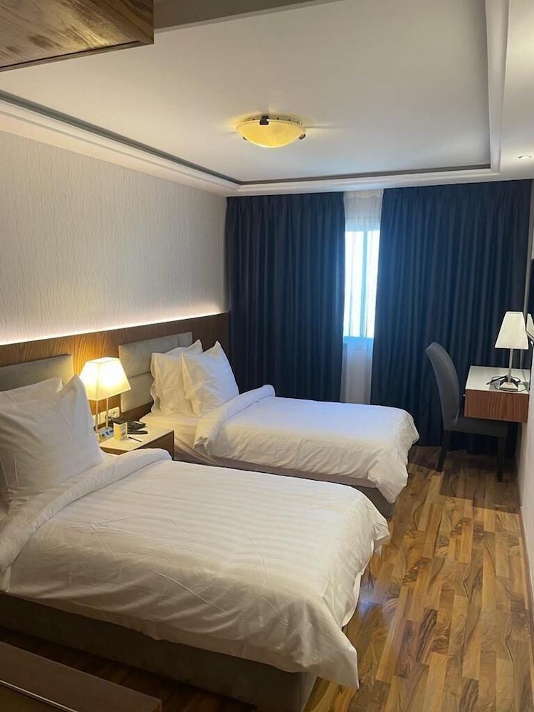 Standard, Twin Beds