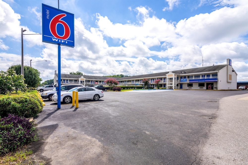 Motel6 Anniston, AL 32/39