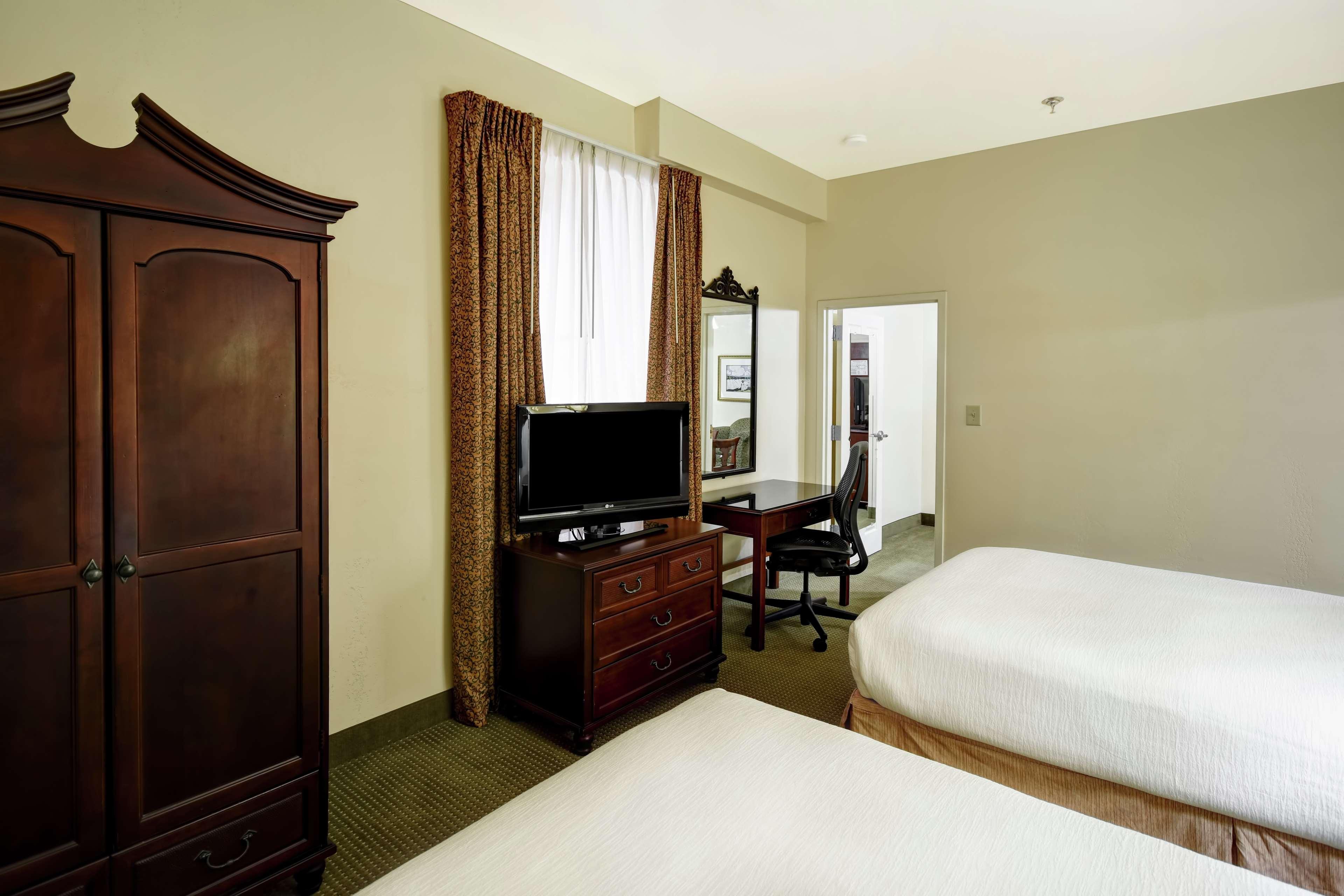 HISTORICAL, 2 ROOMS, SUITE, 2 DOUBLE BEDS, NO WINDOW