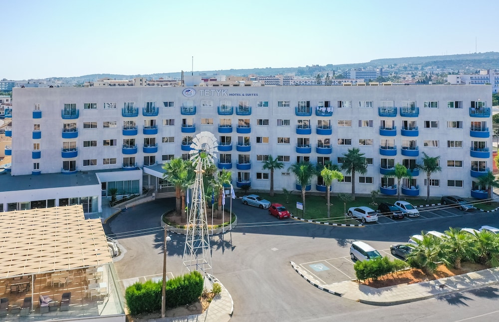 Tetyk Hotel Apts in PARALIMNI