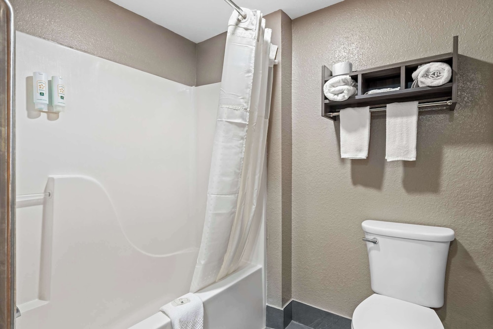 غرفة قياسية بسرير كينج، Quality Inn & Suites Biloxi - Ocean Springs 5/6