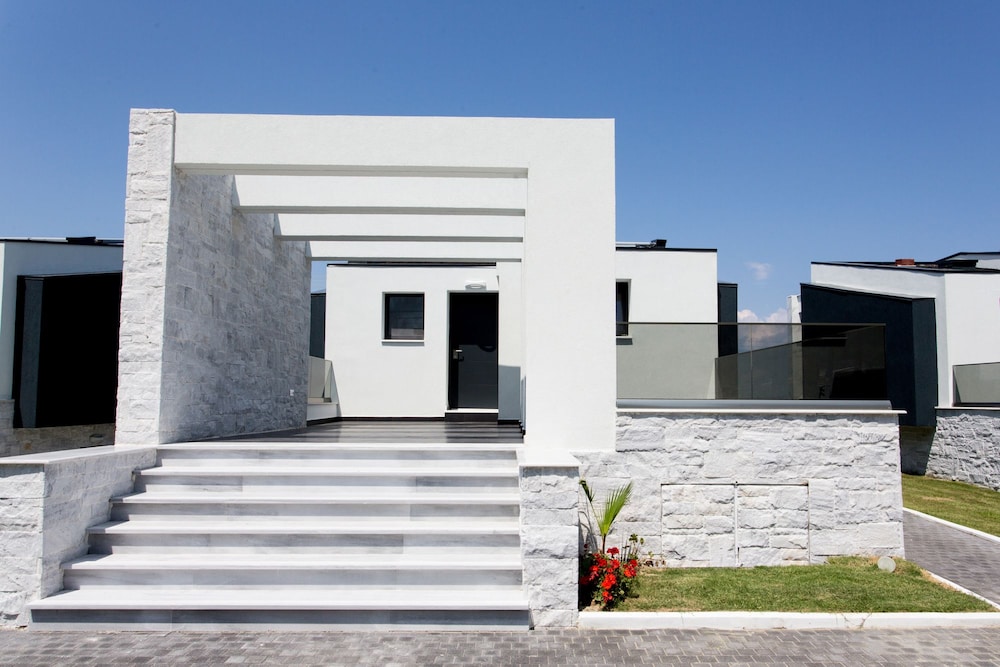 Crystal Villas & Suites 27/39