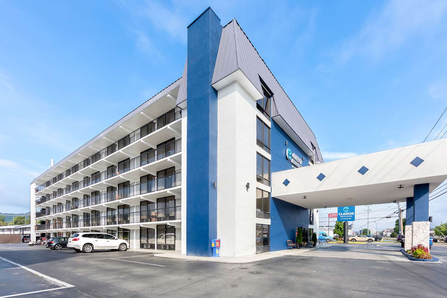 Clarion Inn & Suites near the Leconte Center Pigeon Forge 14/15