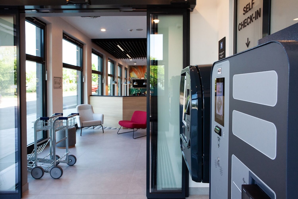 ibis budget Hotel Berlin Airport 26/45