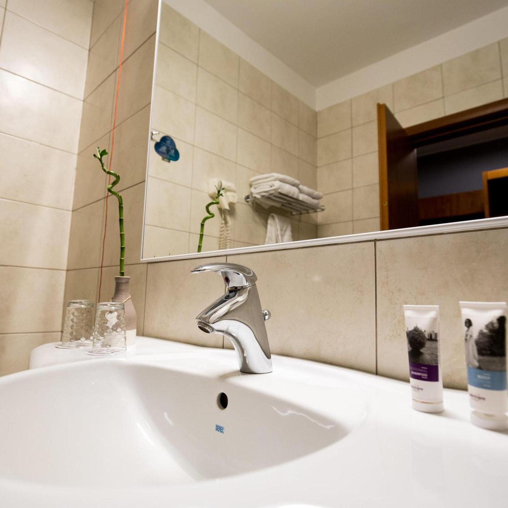 جناح جونيور، Mercure Sibiu Airport 4/5