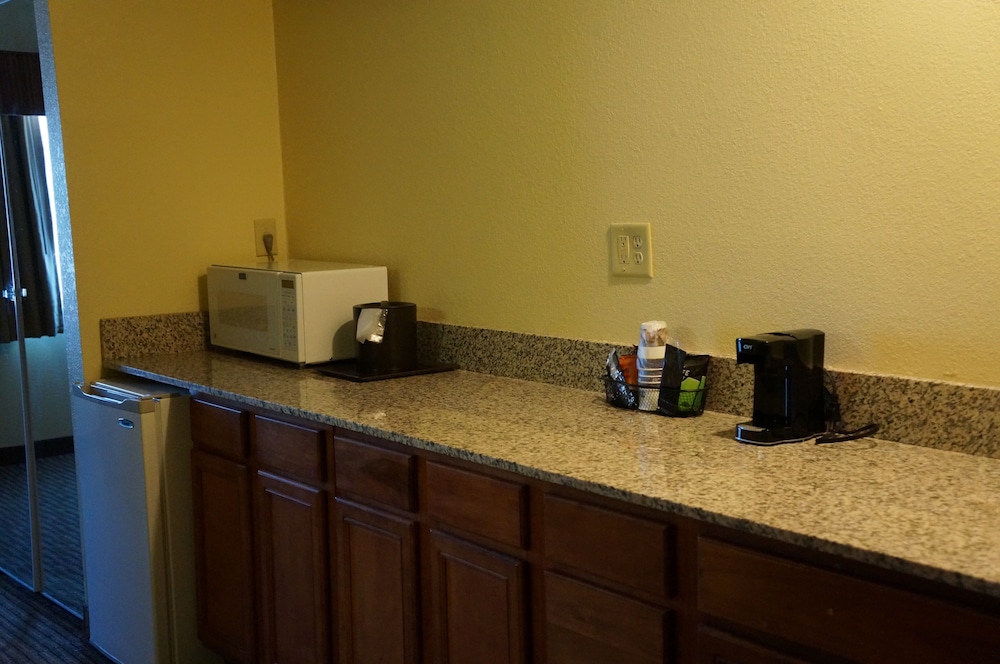 Country Inn & Suites by Radisson, Pickerington, OH 8/47