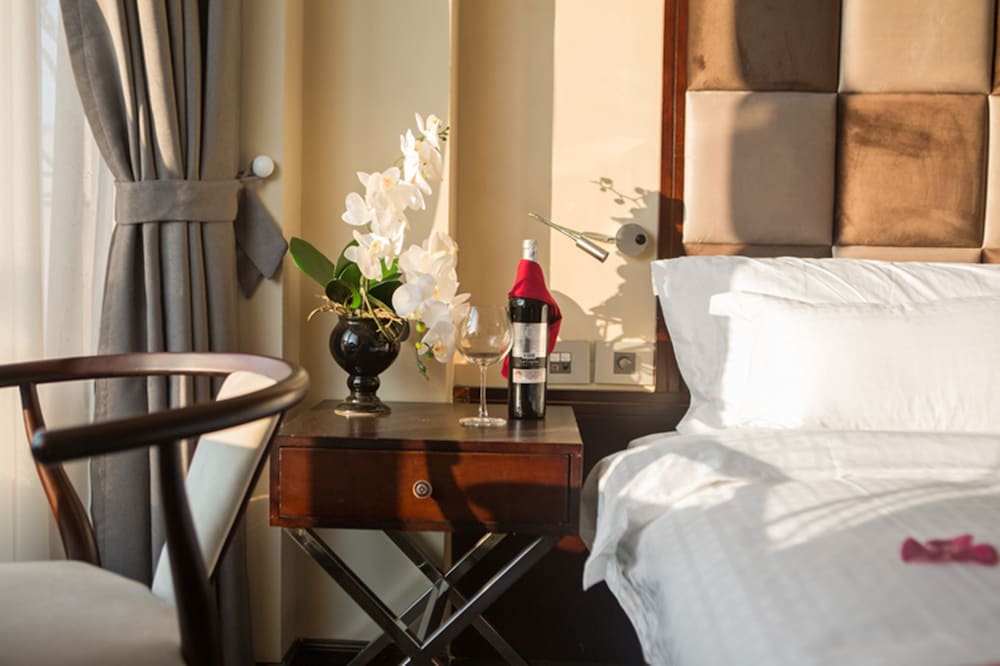 Hanoi La Storia Hotel 9/64