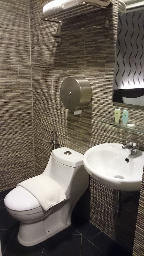 IZUMI HOTEL BUKIT BINTANG 40/52