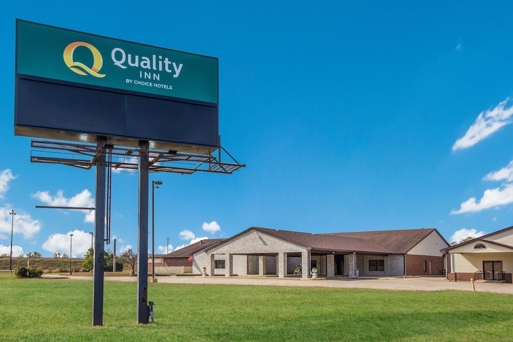 Quality Inn Grayville, IL 1/35