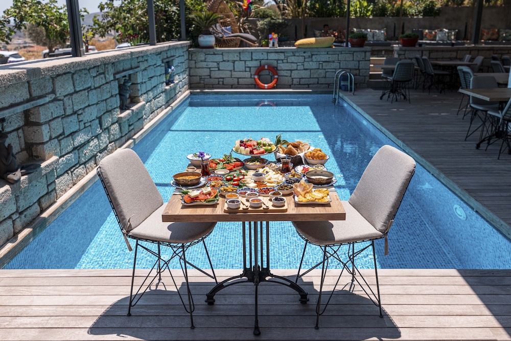 Yerli Otel Alacati 26/37