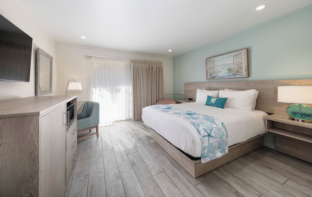 STANDARD, QUEEN BED