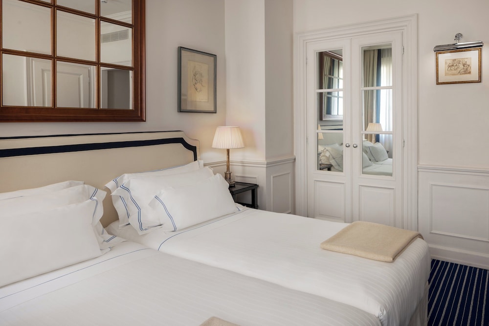 LUNGARNO, DOUBLE BED