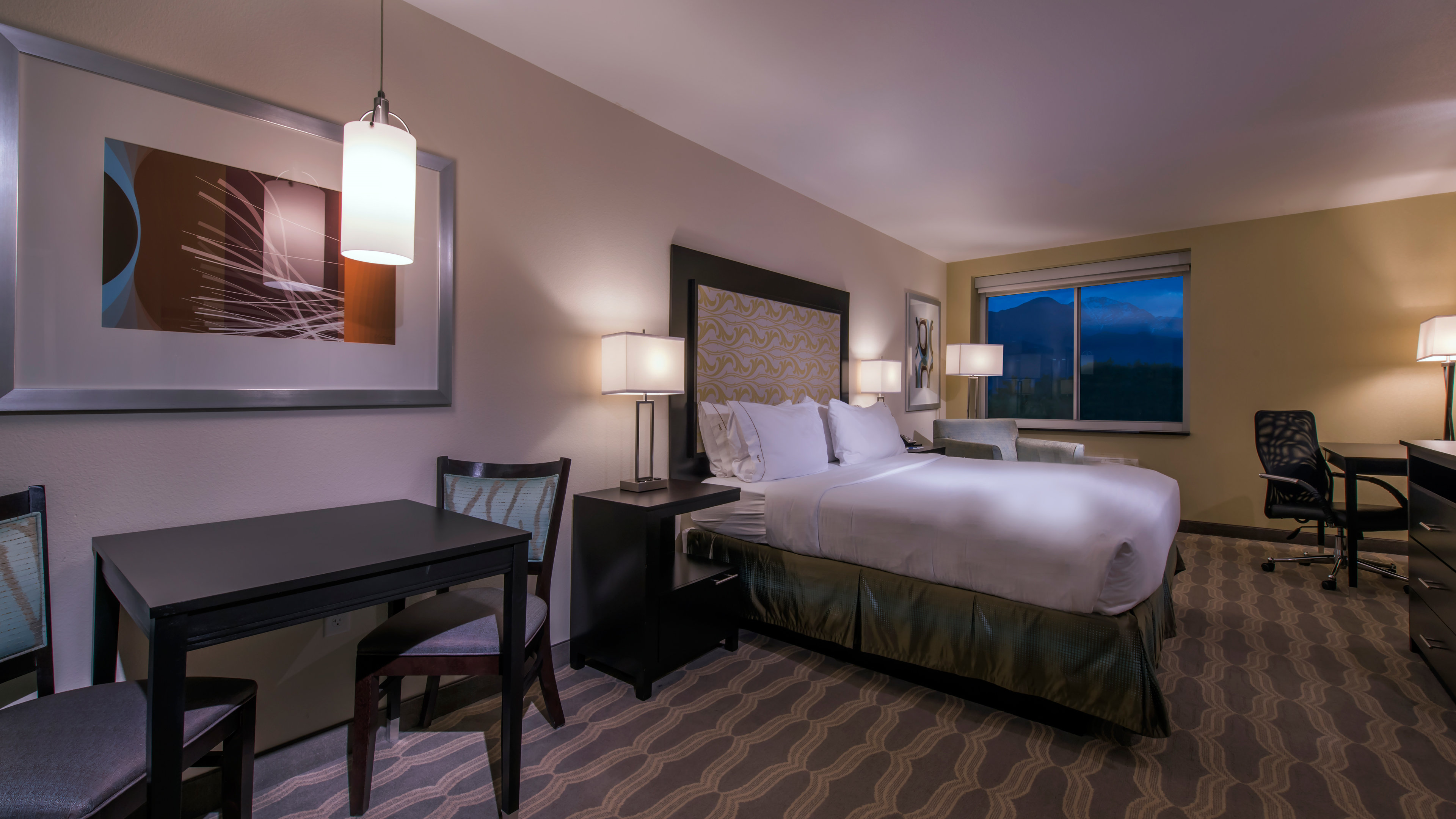Holiday Inn Express Suites Colorado Springs Central 22/80