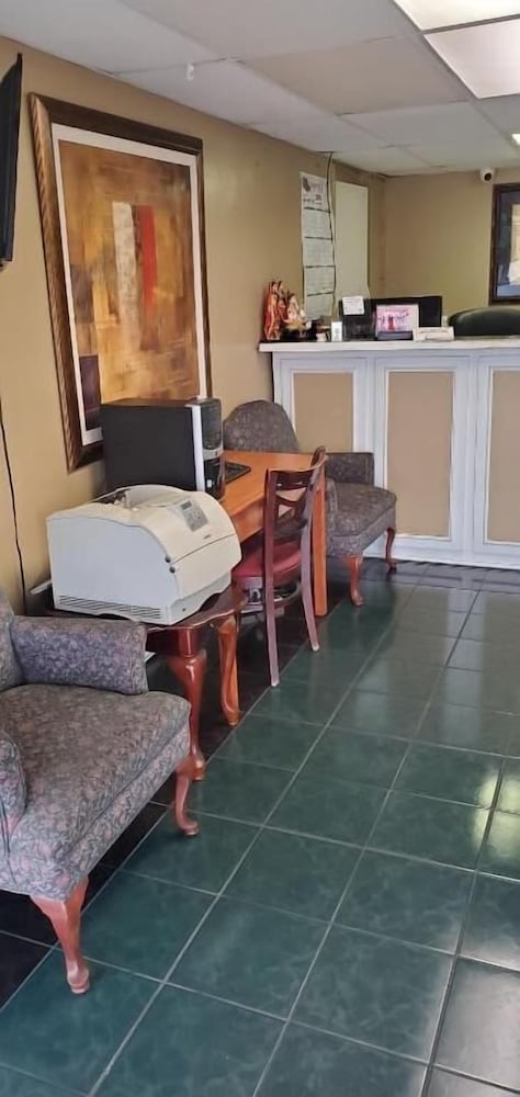 Motel6 Conway, SC 28/40