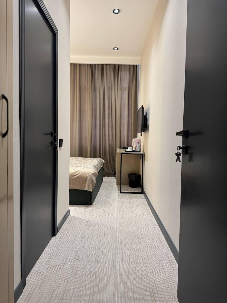 Twelve Inn Hotel 22/40
