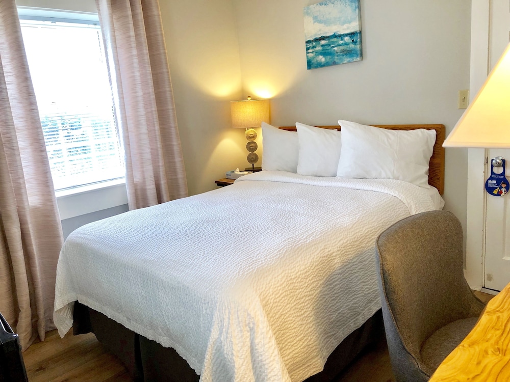 Hyannis Inn 10/50