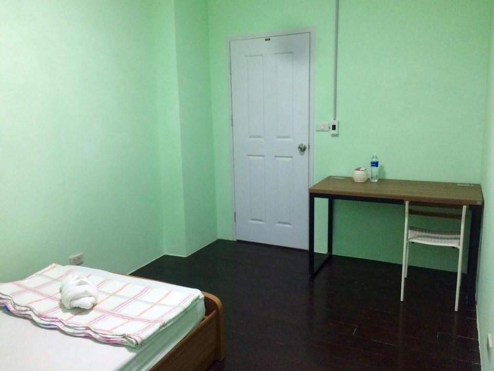 Sri Krungthep Hotel 34/77
