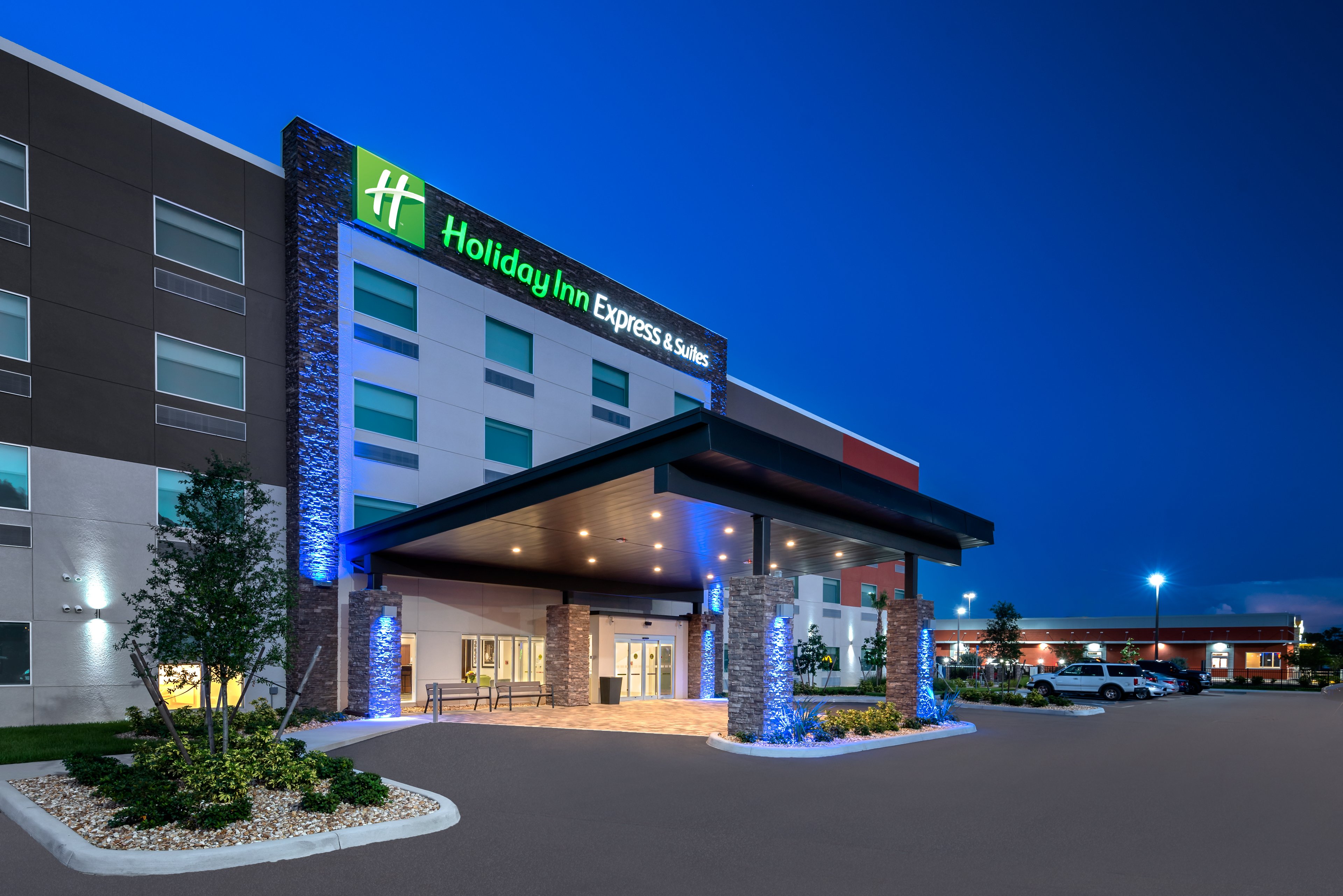Holiday Inn Express & Suites Punta Gorda 2/45