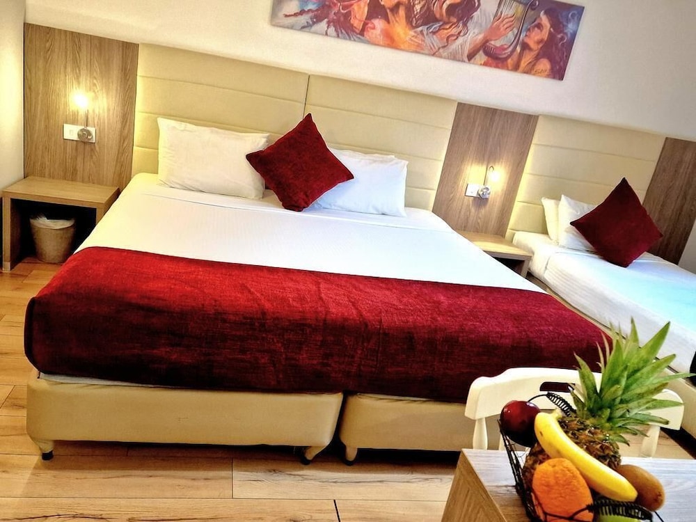Fitos Inn Guest House 11/50