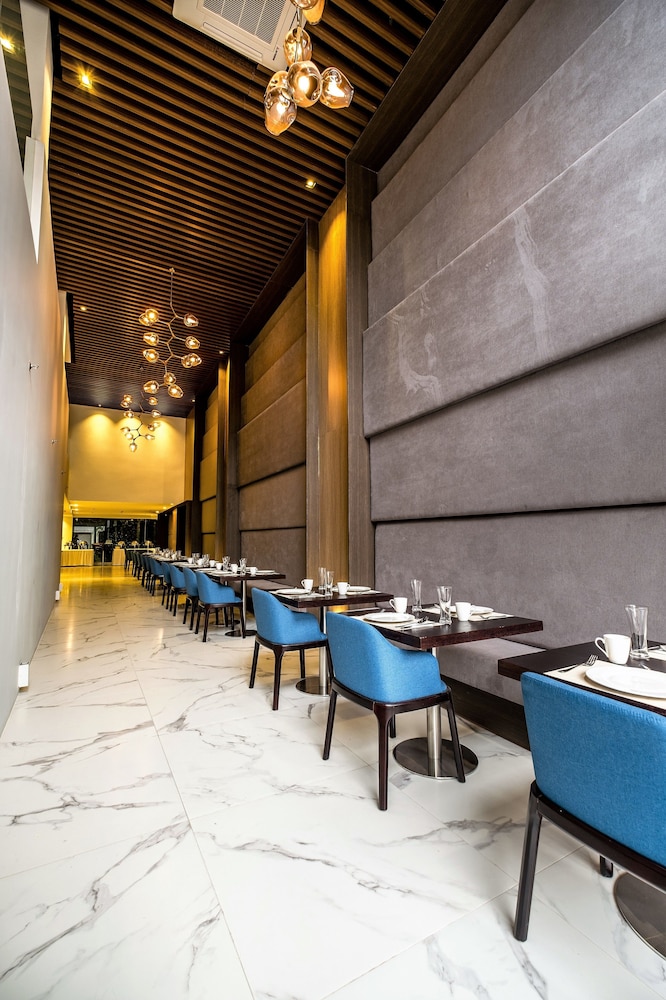Ramada Encore by Wyndham Makati 39/50