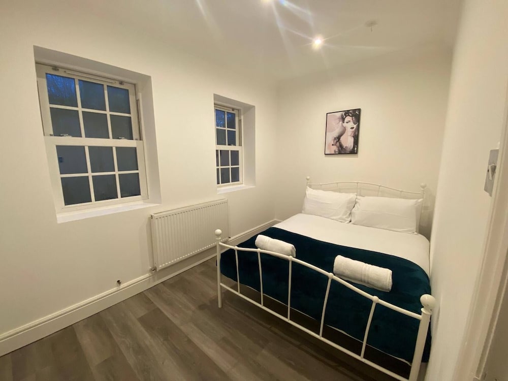 Boswell Elite Two Bed Apartment 8/19