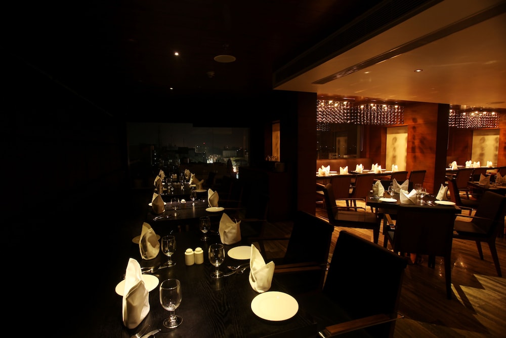 PARADIGM SAROVAR PORTICO 17/21