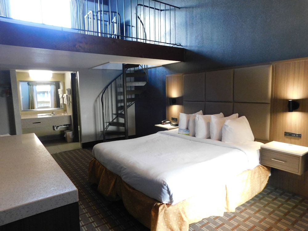 Days Inn & Suites By Wyndham Downtown Gatlinburg Parkway 27/68