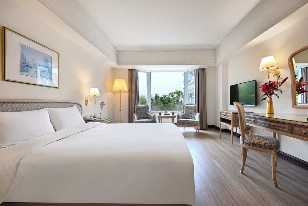 CLASSIC DOUBLE-BED ROOM
