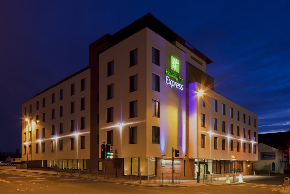 Holiday Inn Express Cheltenham 6/58