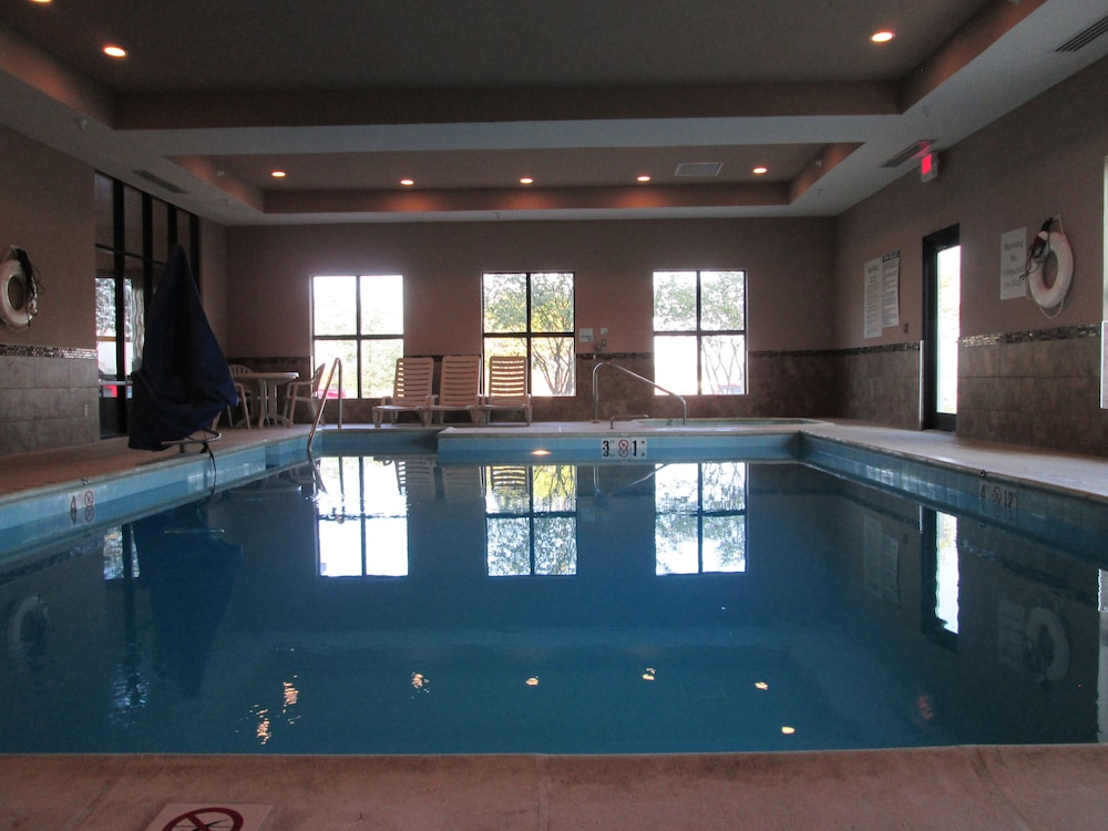 Holiday Inn Express Cloverdale(Greencastle) 35/59