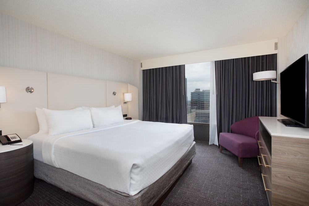 Crowne Plaza Kansas City Downtown 12/63