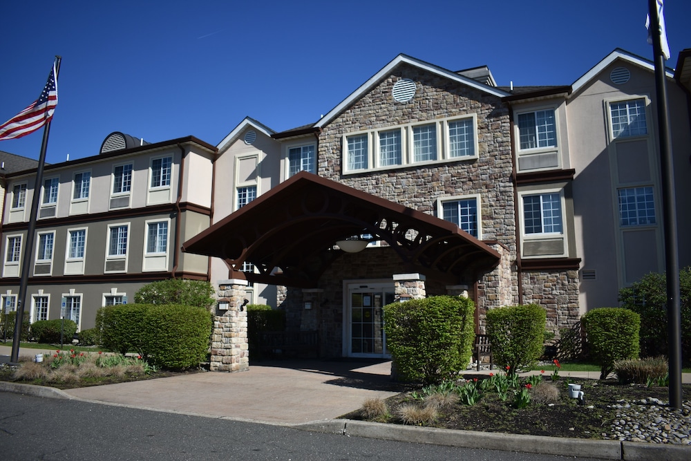 Staybridge Suites Cranbury-South Brunswick 2/75