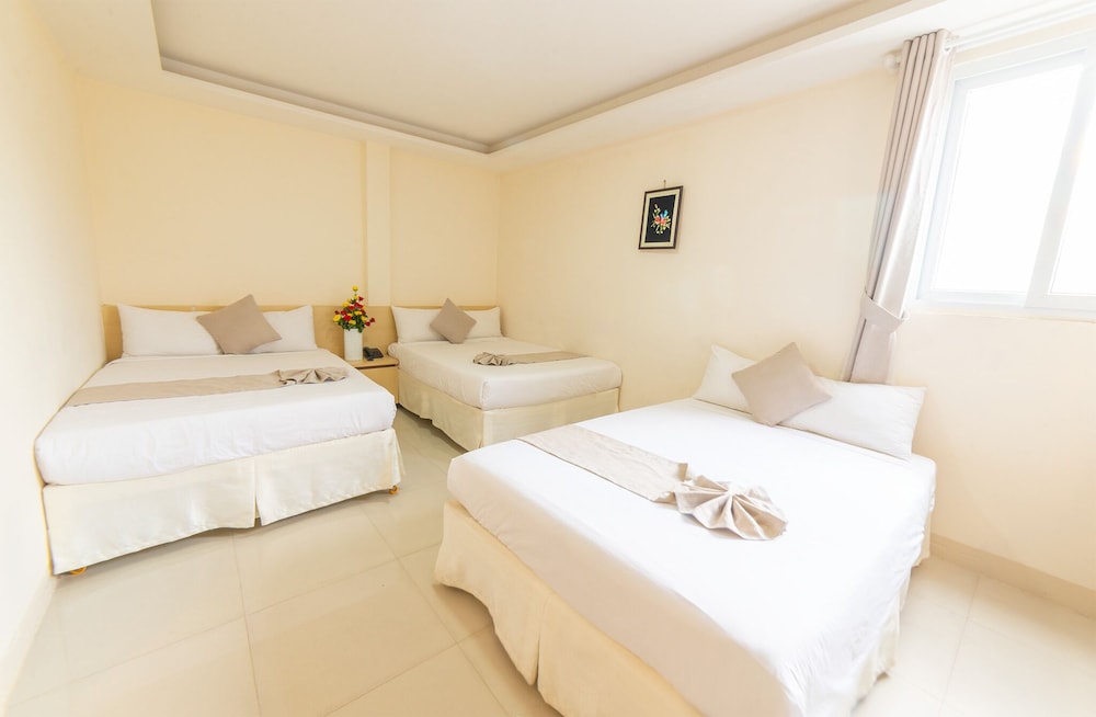 FAMILY, MULTIPLE BEDS