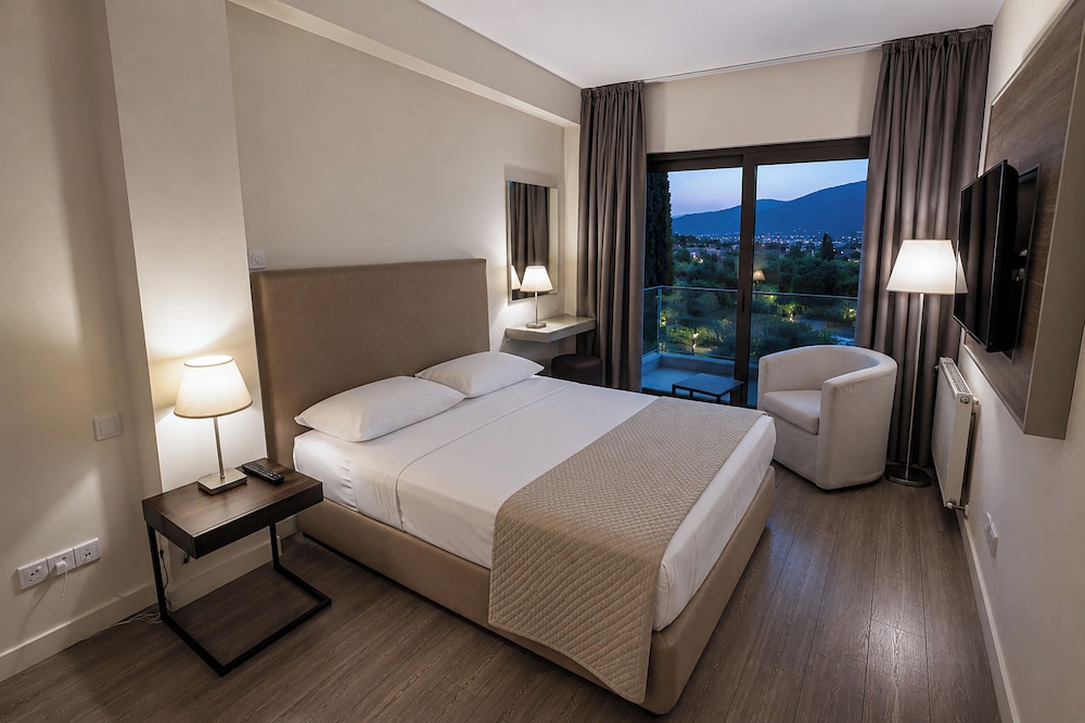 غرفة قياسية بسريرين منفصلين بإطلالة على الفناء، Droushia Heights Hotel 4/7